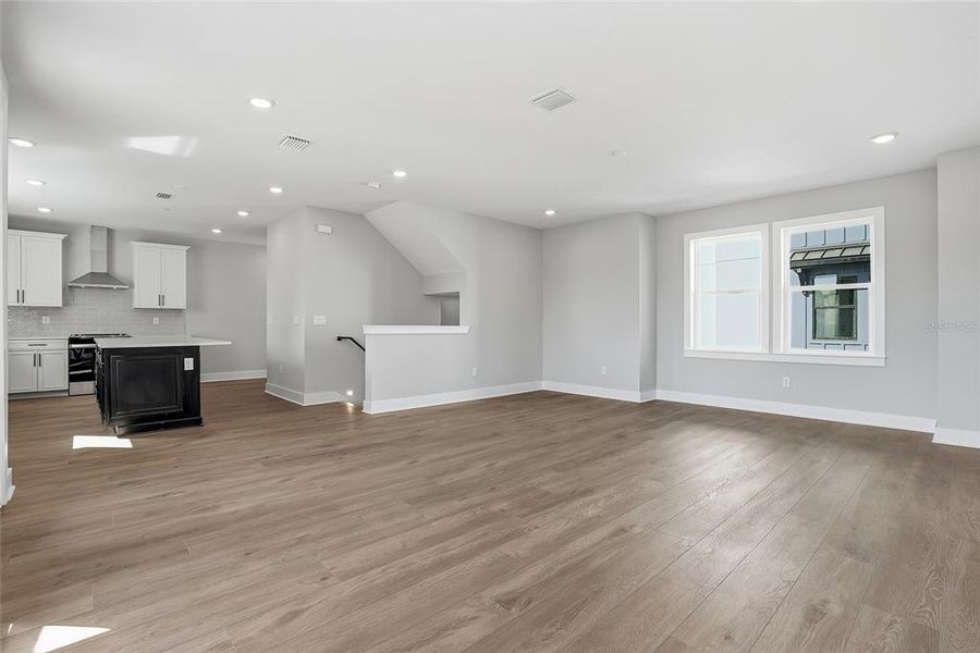 Spacious, unfurnished interior of a new home in , St. Petersburg (Image 46).