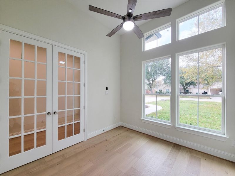 Spacious, unfurnished interior of a new home in , Conroe (Image 20).