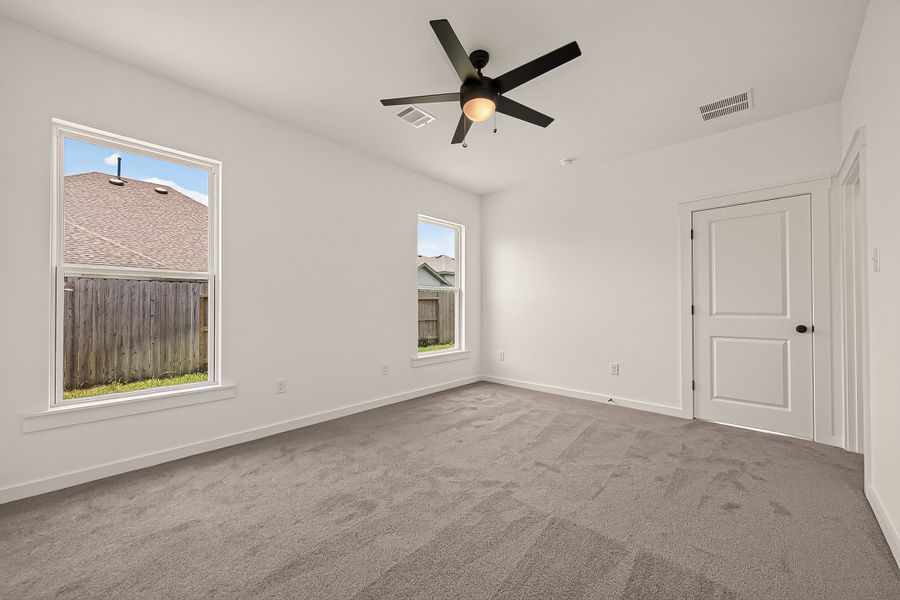 Spacious, unfurnished interior of a new home in Aldeana, Bonney (Image 30).
