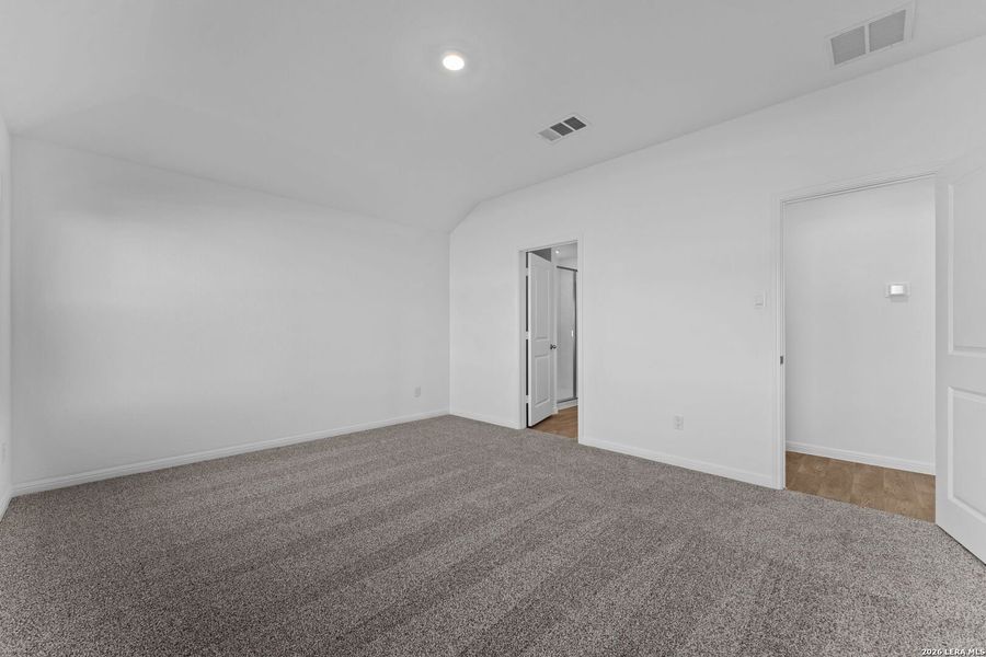Spacious, unfurnished interior of a new home in Paramount, Kyle (Image 17).