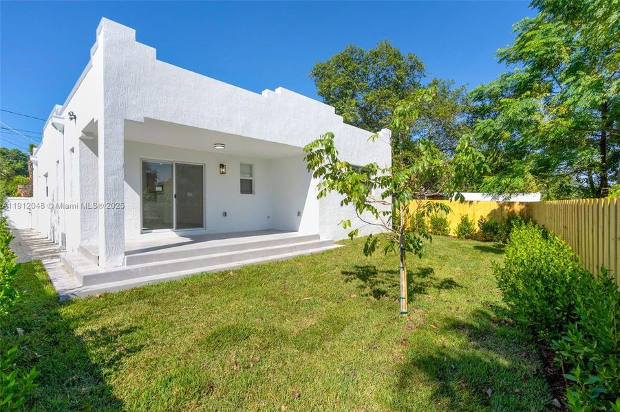 Exterior details and patio area of a home in , West Palm Beach (Image 27).