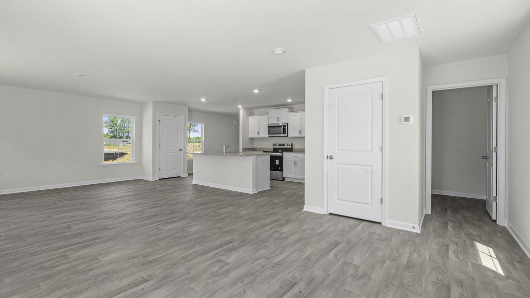 Spacious, unfurnished interior of a new home in Belle Grove, Wendell (Image 7).