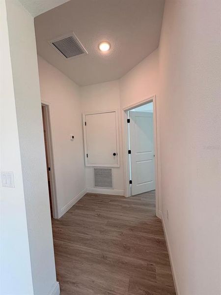 Spacious, unfurnished interior of a new home in , Citrus Springs (Image 9).