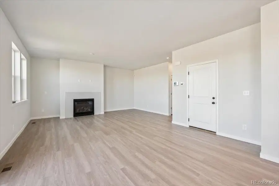 Spacious, unfurnished interior of a new home in Windler, Aurora (Image 9).