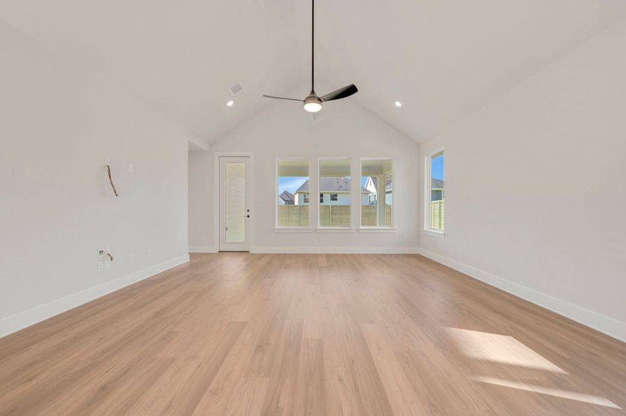Spacious, unfurnished interior of a new home in Treeline, Justin (Image 17).