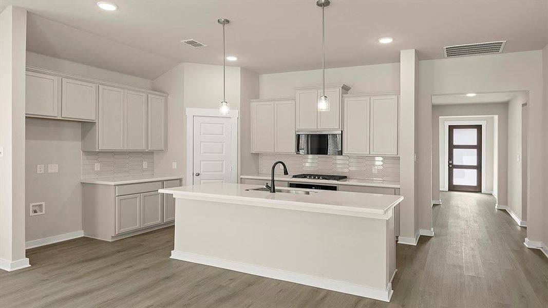 09. 2110 Sunnymede - Kitchen (2)