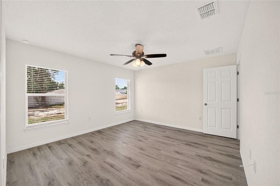 Spacious, unfurnished interior of a new home in , Ocala (Image 22).