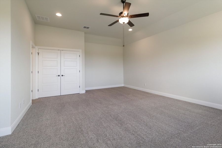 Spacious, unfurnished interior of a new home in Johnson Ranch, Bulverde (Image 22).
