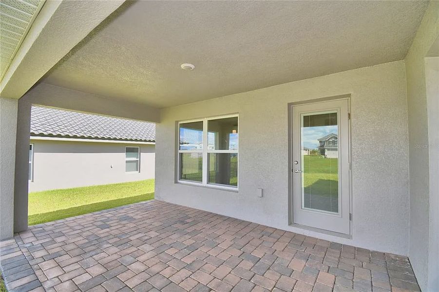 Exterior details and patio area of a home in Lake Juliana Estates, Auburndale (Image 3).