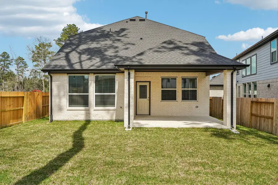 Exterior details and patio area of a home in The Woodlands Hills, Willis (Image 3).