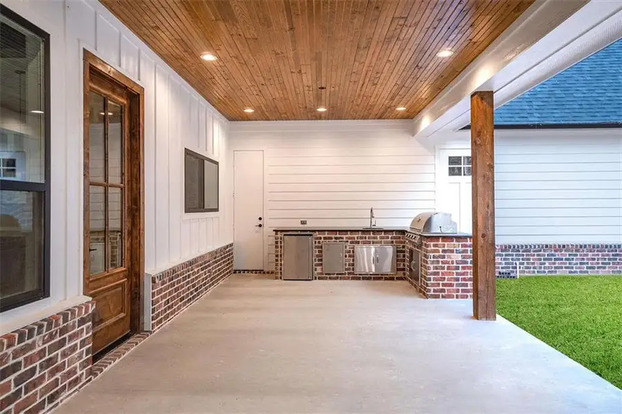 Exterior details and patio area of a home in , Maysville (Image 3).