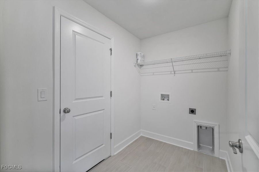 Spacious, unfurnished interior of a new home in Cape Coral, Cape Coral (Image 30).