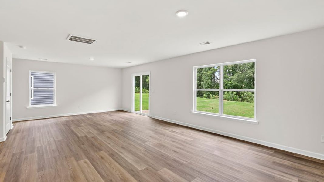 Spacious, unfurnished interior of a new home in Durbin Meadows, Fountain Inn (Image 20).