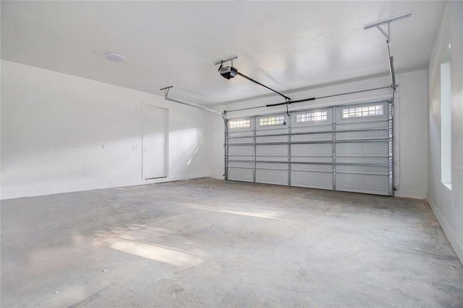 Spacious, unfurnished interior of a new home in , Dawsonville (Image 35).