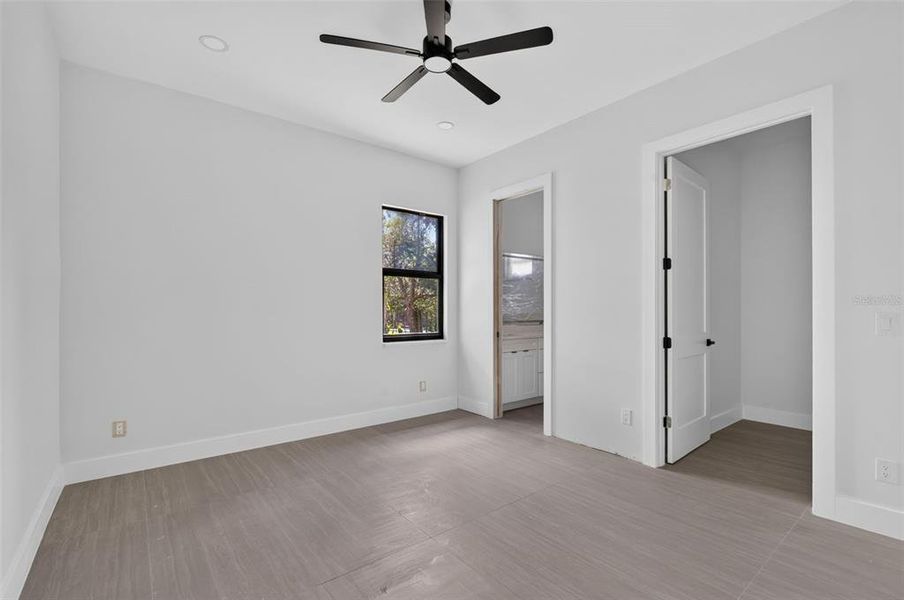 Spacious, unfurnished interior of a new home in , Port Charlotte (Image 19).