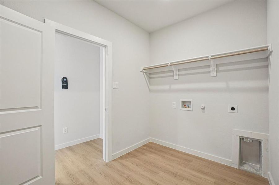 Spacious, unfurnished interior of a new home in Lone Oak, Alvarado (Image 31).