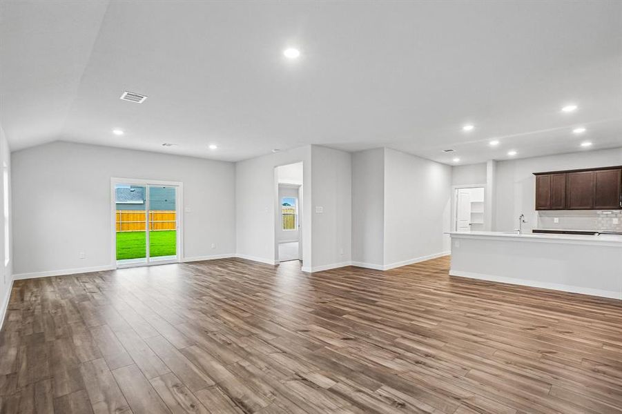 Spacious, unfurnished interior of a new home in Middlefield Village, Dallas (Image 27).