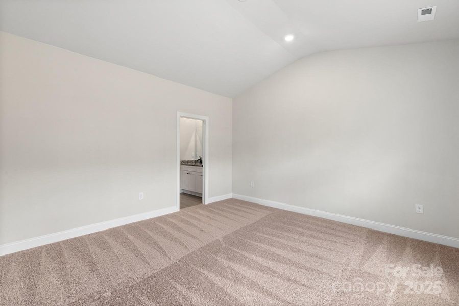 Spacious, unfurnished interior of a new home in Ascot Woods, Charlotte (Image 7).