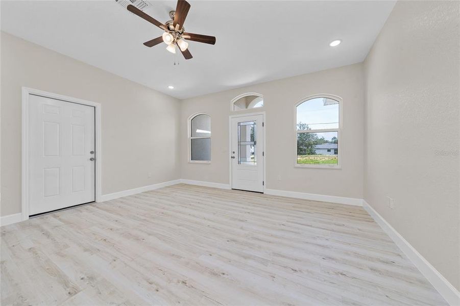 Spacious, unfurnished interior of a new home in , Kissimmee (Image 19).