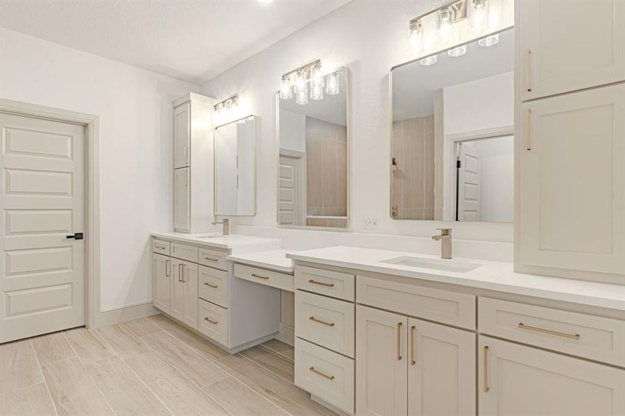 Furnished interior view inside a new home in , Granbury (Image 8).