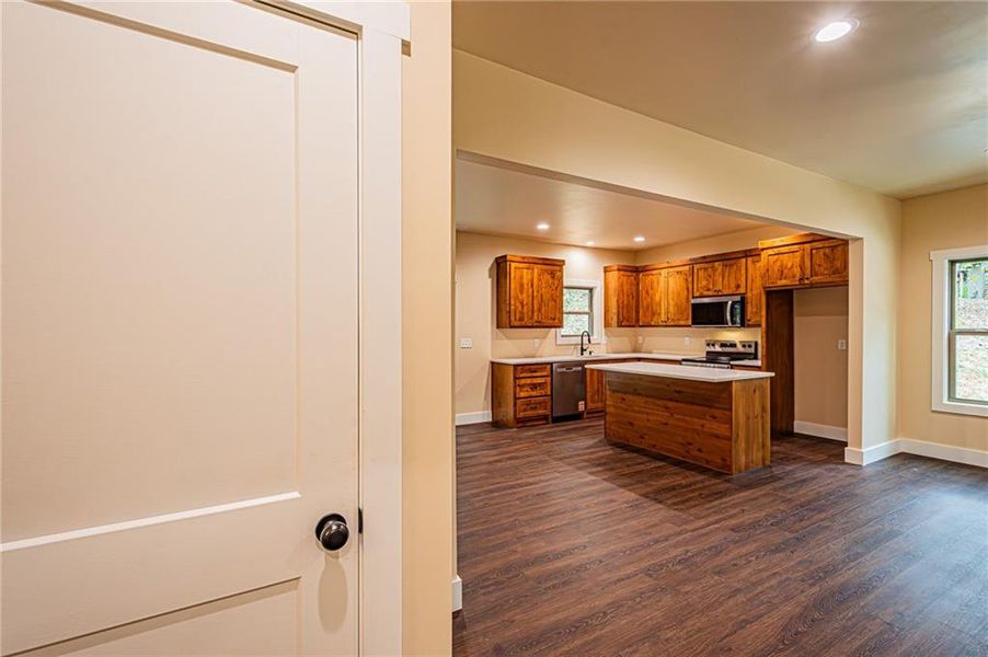 Spacious, unfurnished interior of a new home in , Dahlonega (Image 42).