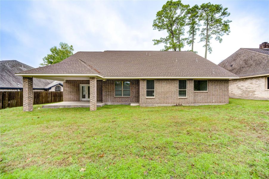 Exterior details and patio area of a home in , Humble (Image 3).