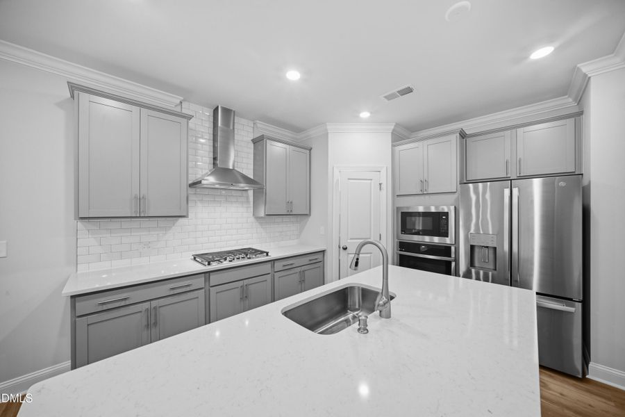 SUN_Everlee_Pic_TryonIII_QMI_217_Kitchen