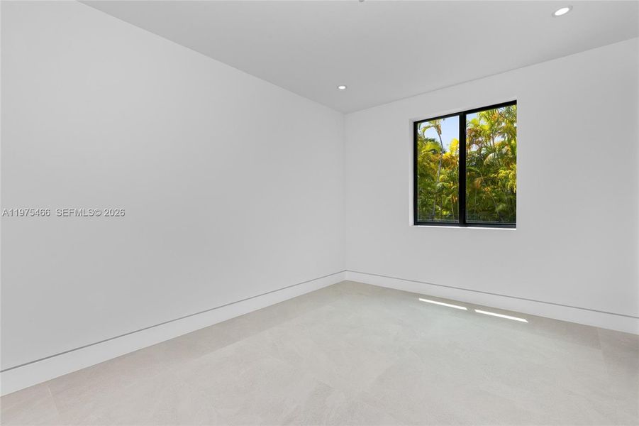 Spacious, unfurnished interior of a new home in , Pinecrest (Image 20).