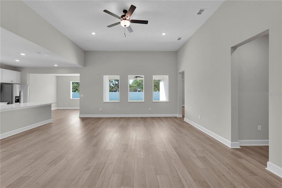 Spacious, unfurnished interior of a new home in Marion Oaks, Ocala (Image 8).