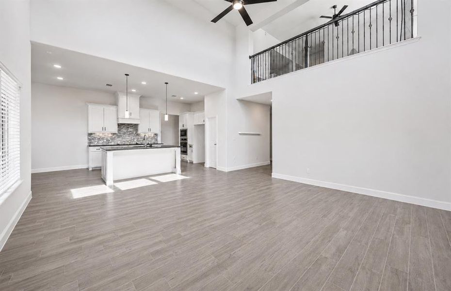 Spacious, unfurnished interior of a new home in , Waxahachie (Image 27).