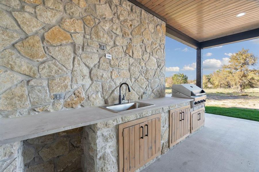 Exterior details and patio area of a home in , Weatherford (Image 27).