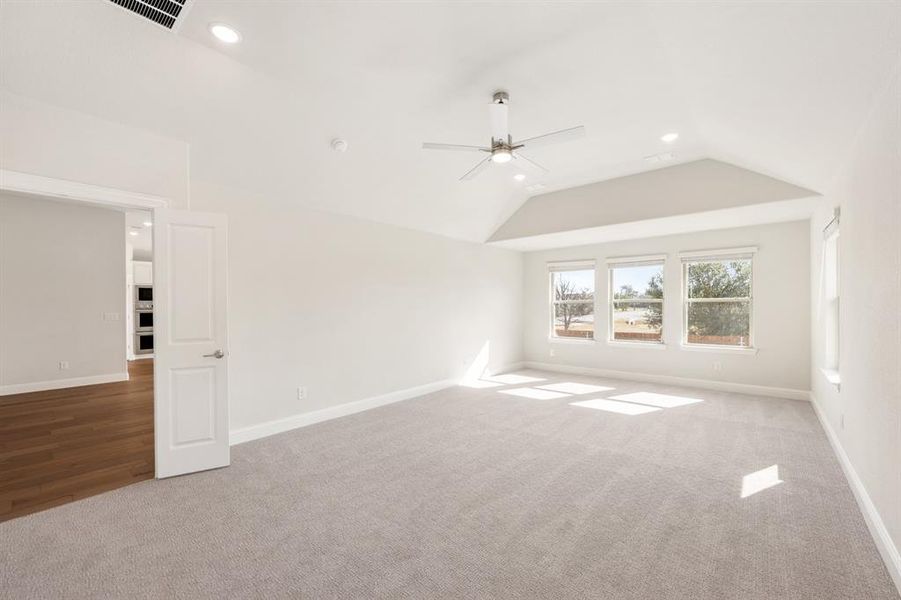 Spacious, unfurnished interior of a new home in Triple Diamond Ranch, Mansfield (Image 17).