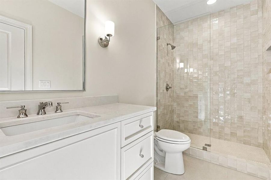 Furnished interior view inside a new home in , Roswell (Image 7).