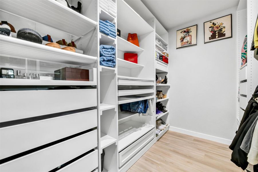 Close-up of interior finishes inside a home in Ambrose, La Marque (Image 20).
