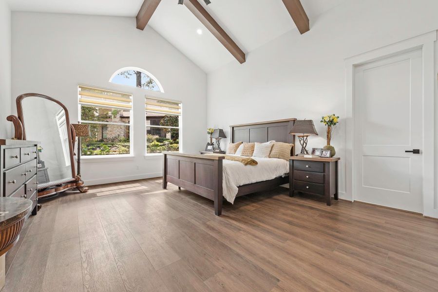 Primary is rear facing with beamed vaulted ceilings Primary is rear facing with beamed vaulted ceilings