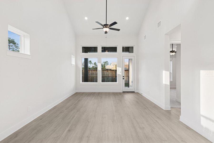 Spacious, unfurnished interior of a new home in The Highlands 40', Porter (Image 24).