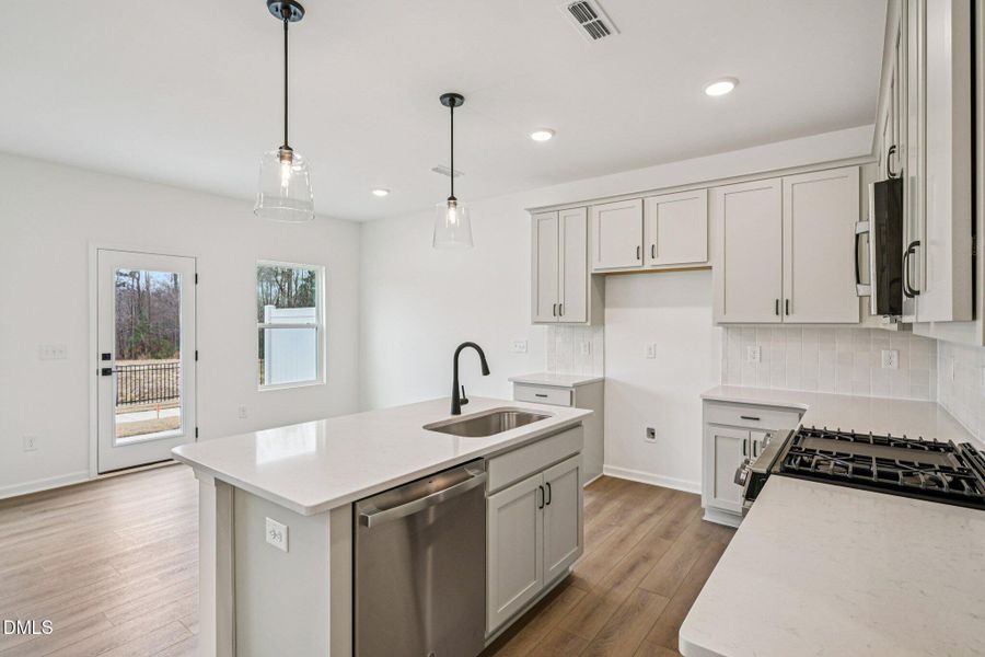 14-web-or-mls-Mirth Ct-S0701-014