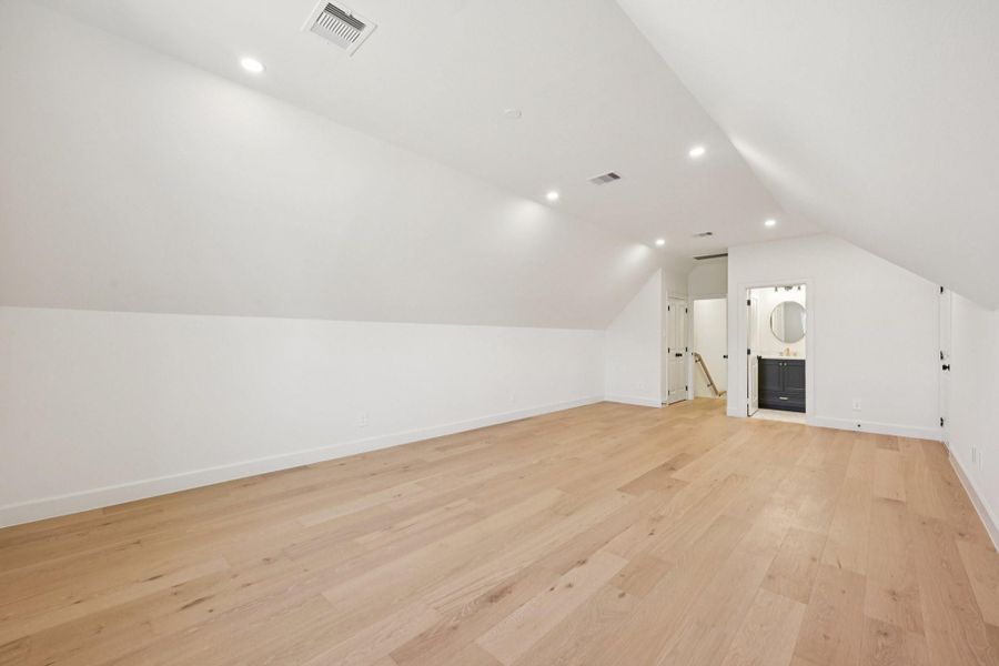 Bonus Room / Game Room UP has full bath Bonus Room / Game Room UP has full bath