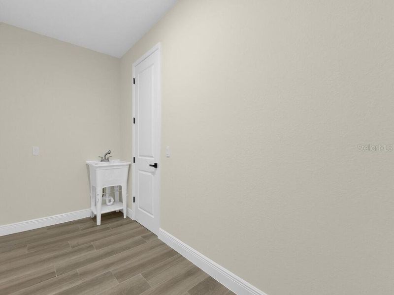 Spacious, unfurnished interior of a new home in , Cape Coral (Image 39).
