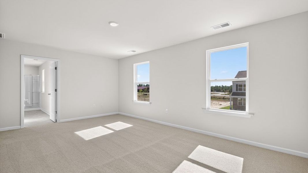 Spacious, unfurnished interior of a new home in Martin Farms, Aberdeen (Image 25).