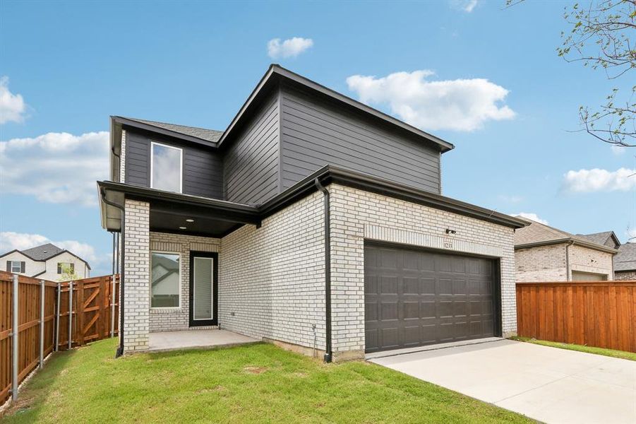 Featuring a covered back patio and private fenced yard, the entire family can enjoy the great outdoors in this wonderful home! Featuring a covered back patio and private fenced yard, the entire family can enjoy the great outdoors in this wonderful home!