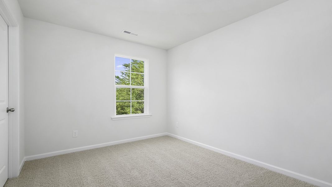 Spacious, unfurnished interior of a new home in Willow Mill, Thomasville (Image 15).