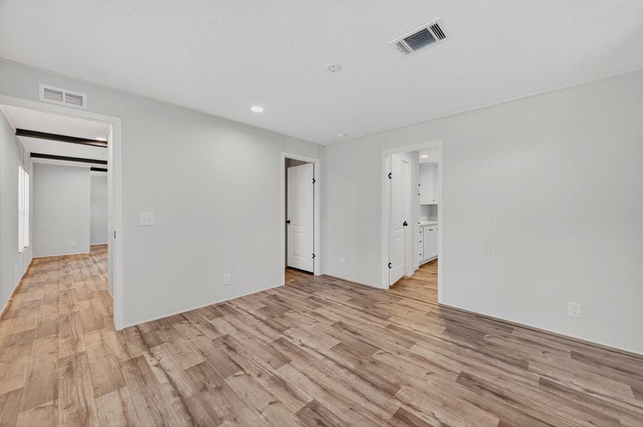 Spacious, unfurnished interior of a new home in , Walterboro (Image 26).