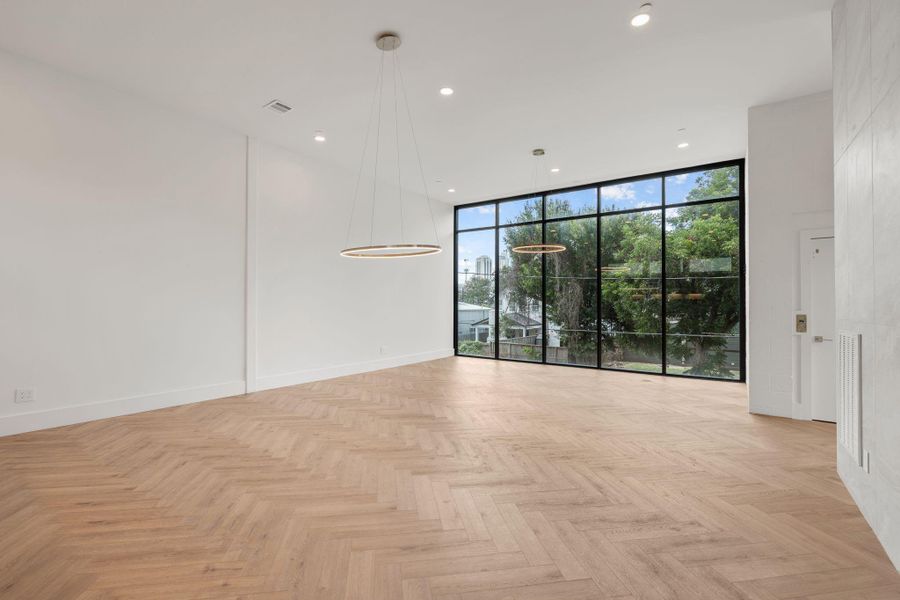 Spacious, unfurnished interior of a new home in , Houston (Image 24).