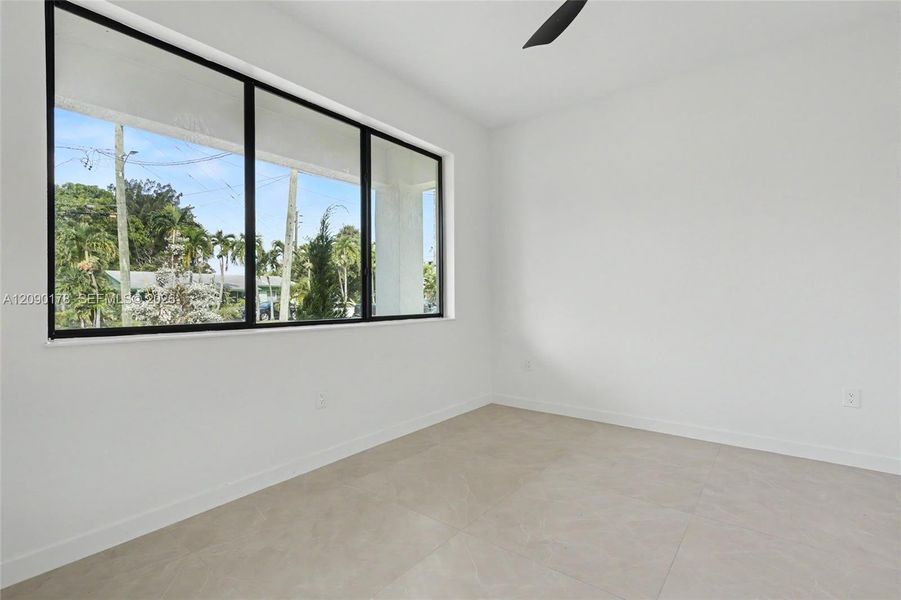 Spacious, unfurnished interior of a new home in , Oakland Park (Image 24).