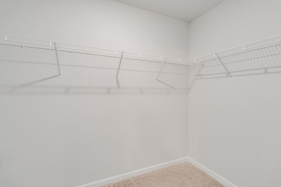 Spacious, unfurnished interior of a new home in Bluefield, Lexington (Image 23).