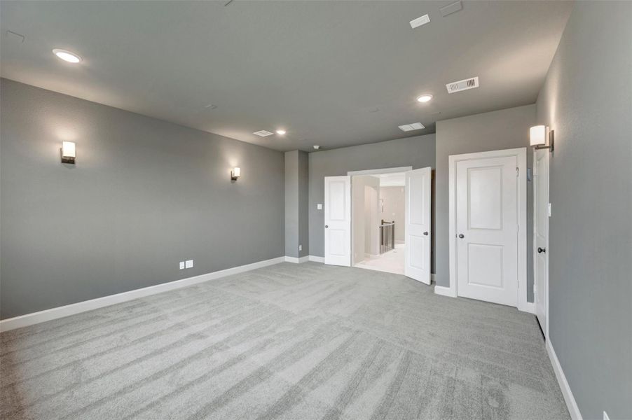 Spacious, unfurnished interior of a new home in Jordan Ranch - Premier Collection, Fulshear (Image 18).