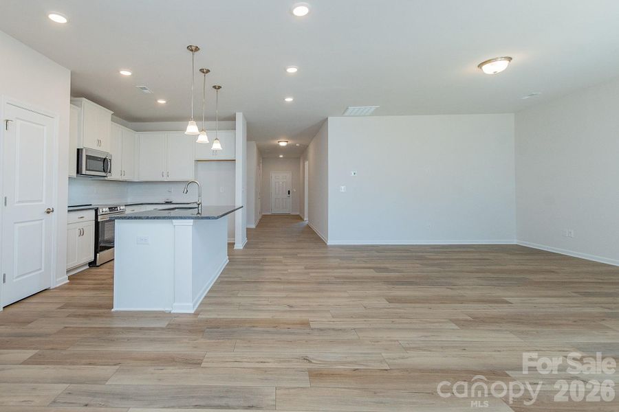 Kitchen/Family Room Kitchen/Family Room