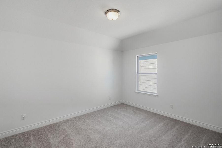 Spacious, unfurnished interior of a new home in Davis Ranch, San Antonio (Image 25).