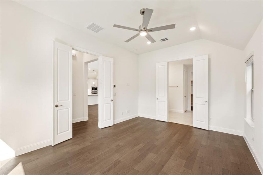 Spacious, unfurnished interior of a new home in Creekview Meadows, Pilot Point (Image 37).